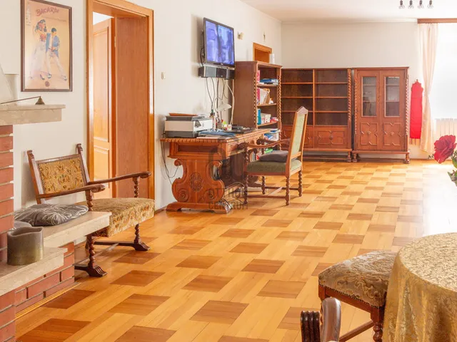 Eladó ház Budapest XVIII. kerület, Szemeretelep 179 nm