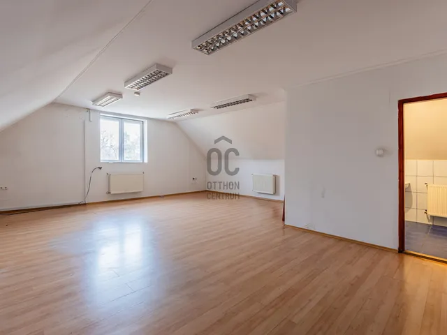 Eladó ház Budapest XV. kerület, Rákospalota 400 nm