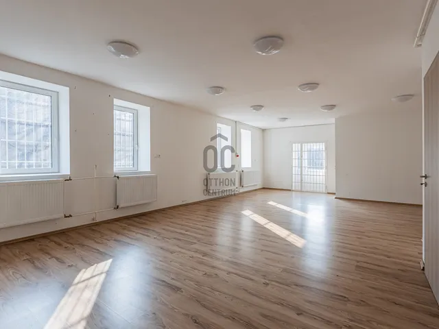 Eladó ház Budapest XV. kerület, Rákospalota 400 nm