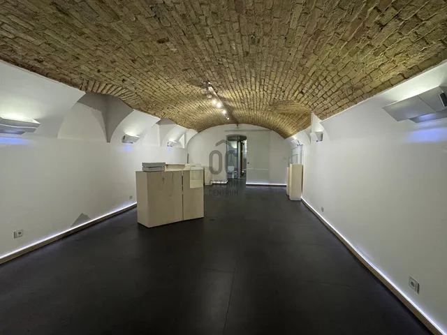 Eladó kereskedelmi és ipari ingatlan Budapest IX. kerület, Belső Ferencváros 125 nm