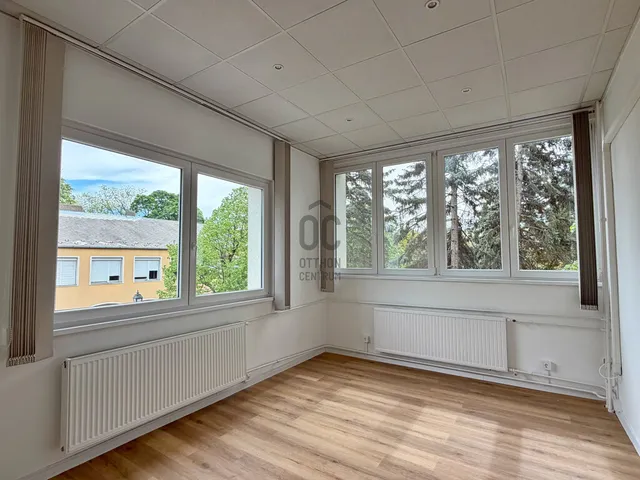 Kiadó kereskedelmi és ipari ingatlan Budapest I. kerület, Naphegy 121 nm