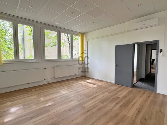 Kiadó kereskedelmi és ipari ingatlan Budapest I. kerület, Naphegy 121 nm