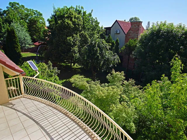 Eladó ház Budapest III. kerület, Csillaghegy 295 nm