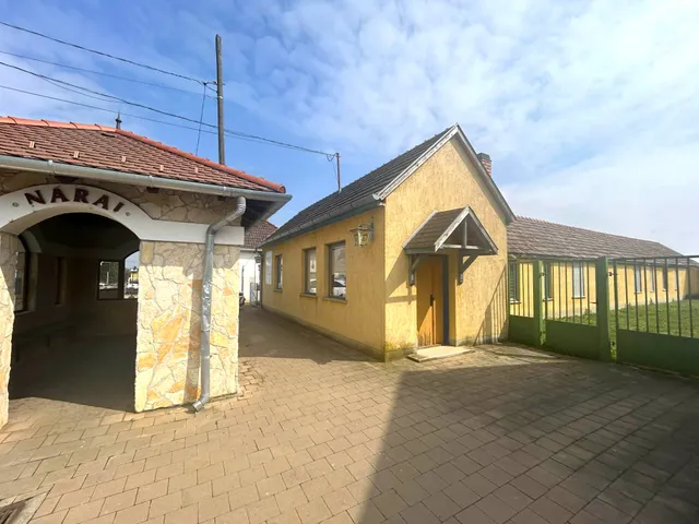 Eladó kereskedelmi és ipari ingatlan Nárai 150 nm