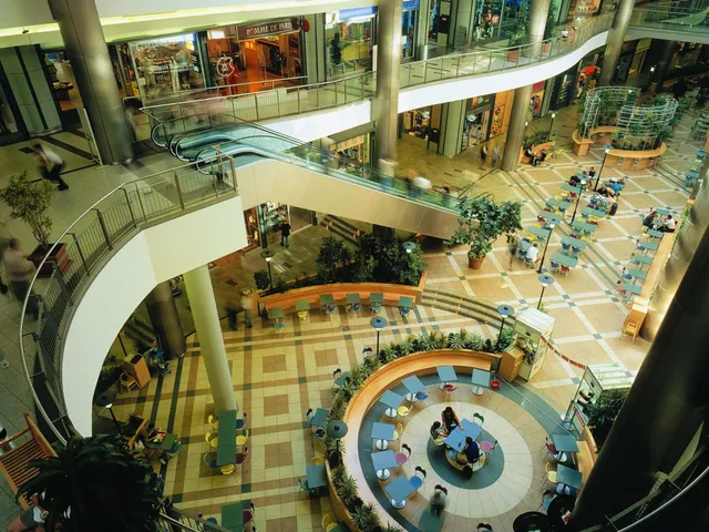 Eladó kereskedelmi és ipari ingatlan Budapest VI. kerület, Nagykörúton belüli terület, Váci út 3 19 nm