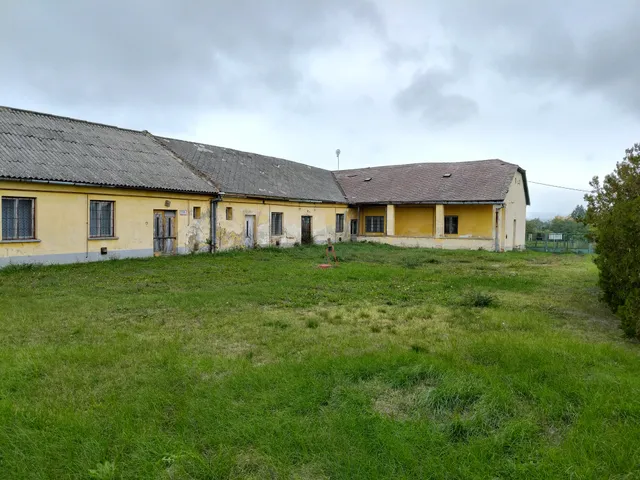 Eladó kereskedelmi és ipari ingatlan Zámoly 580 nm