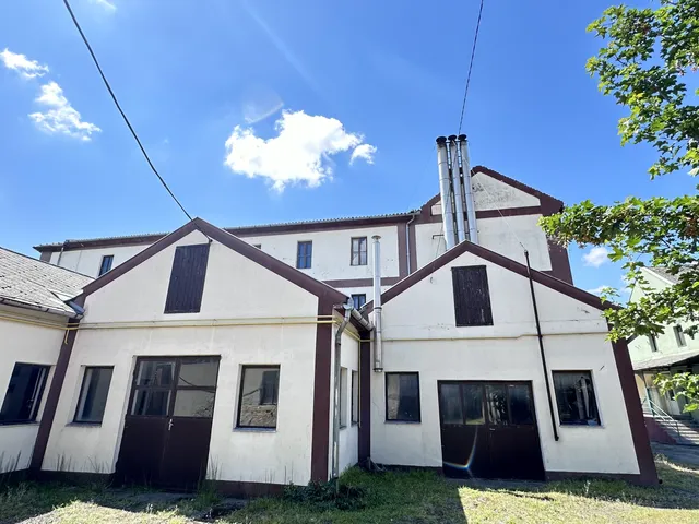 Eladó kereskedelmi és ipari ingatlan Kalocsa, Malatin tér 2 1600 nm