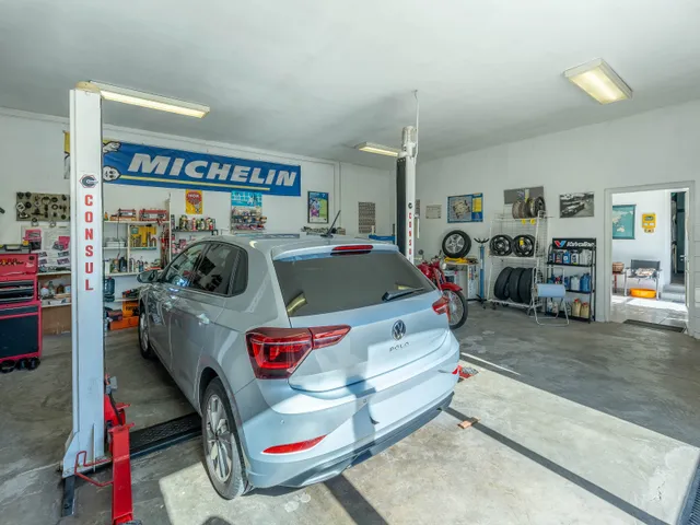 Eladó kereskedelmi és ipari ingatlan Érd, Parkváros 382 nm