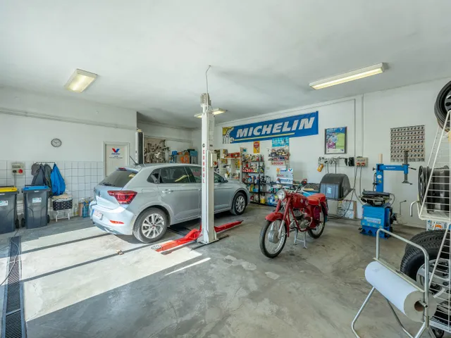 Eladó kereskedelmi és ipari ingatlan Érd, Parkváros 382 nm