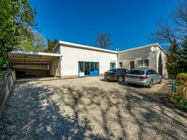 Eladó kereskedelmi és ipari ingatlan Érd, Parkváros 382 nm