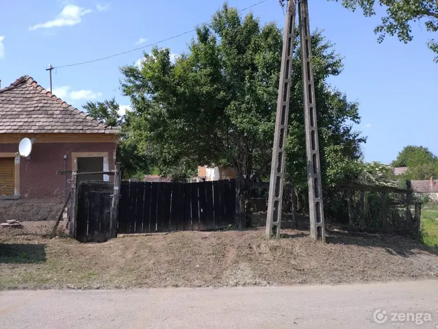 Eladó telek Bakonytamási 772 nm