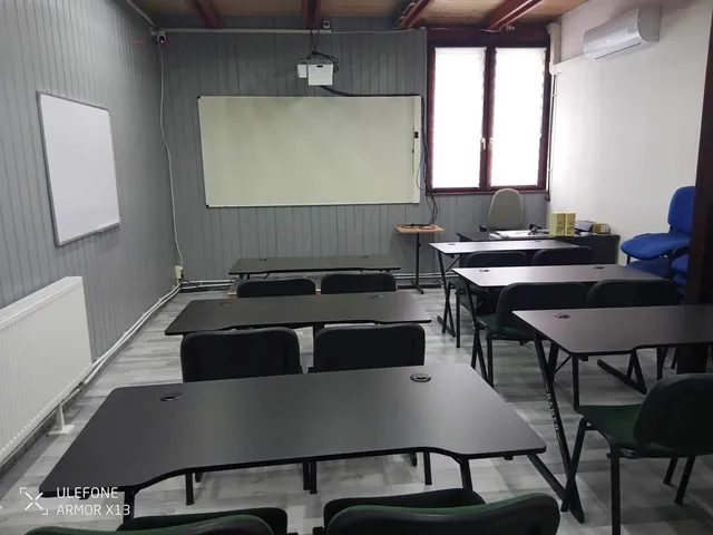 Eladó kereskedelmi és ipari ingatlan Tiszaújváros, Szederkényi út 212 nm