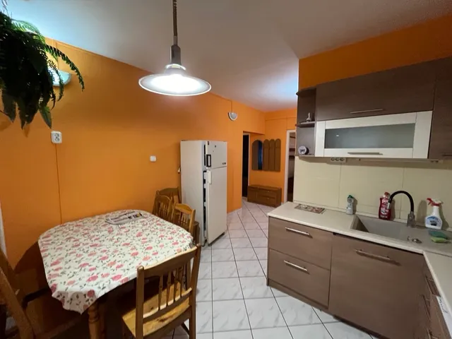 Eladó lakás Tiszaújváros, Szent István út 61 nm