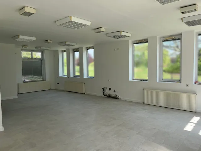 Kiadó kereskedelmi és ipari ingatlan Tiszaújváros 60 nm