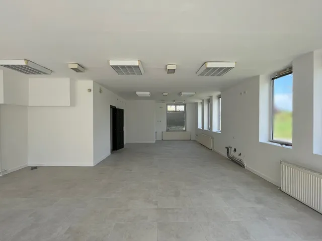 Kiadó kereskedelmi és ipari ingatlan Tiszaújváros, Szent István 60 nm