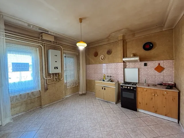 Eladó lakás Polgár 69 nm