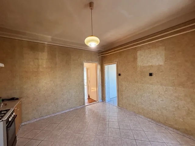 Eladó lakás Polgár, Barankovics tér 69 nm