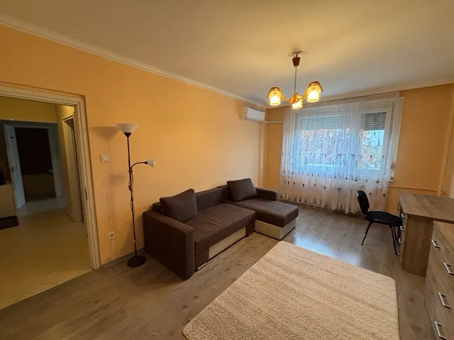 Eladó lakás Tiszaújváros, Munkácsy Mihály út 48 nm