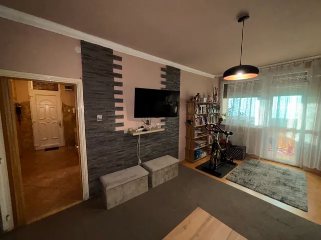 Eladó lakás Tiszaújváros, Építők útja 85 nm