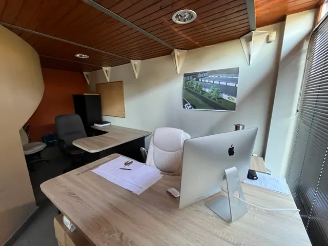 Kiadó kereskedelmi és ipari ingatlan Tiszaújváros, Kertváros, Erzsébet tér 15 nm