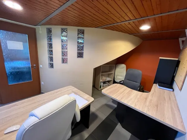 Kiadó kereskedelmi és ipari ingatlan Tiszaújváros, Kertváros, Erzsébet tér 15 nm