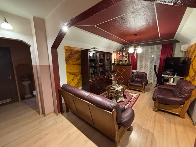 Eladó lakás Tiszaújváros, Szent István út 92 nm