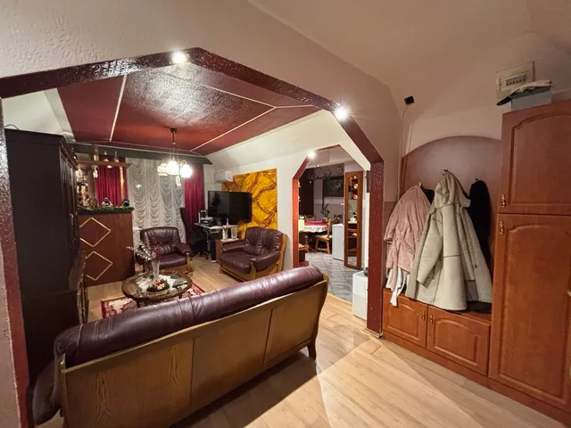 Eladó lakás Tiszaújváros, Szent István út 92 nm