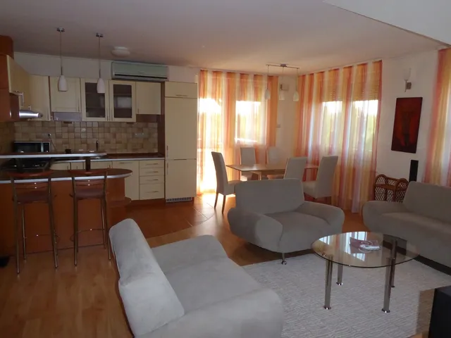 Eladó lakás Tiszaújváros 139 nm