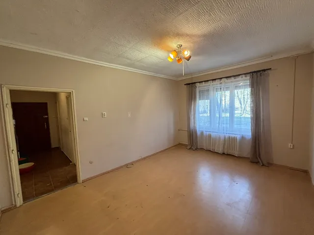 Eladó lakás Tiszaújváros 35 nm