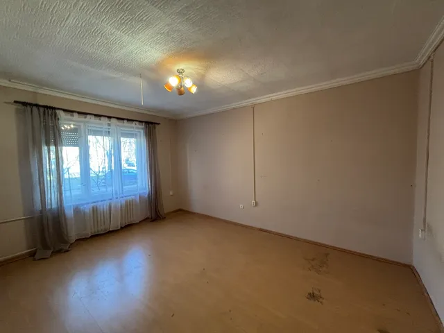 Eladó lakás Tiszaújváros, Munkácsy Mihály út 35 nm