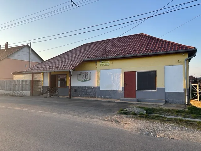 Eladó kereskedelmi és ipari ingatlan Tiszapalkonya, Bem út 325 nm