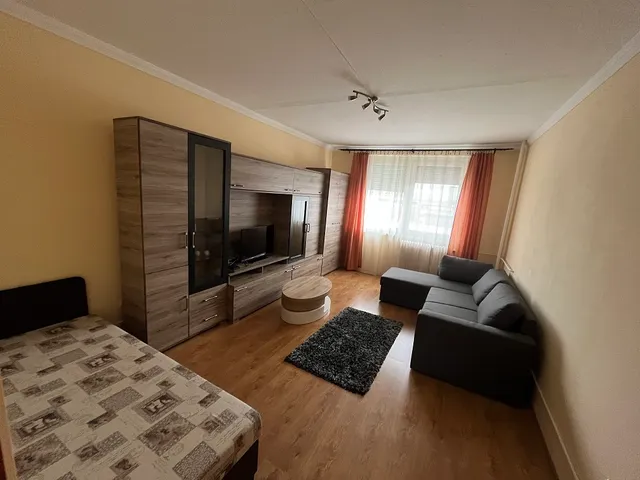 Kiadó lakás Tiszaújváros, Szent István út 51 nm