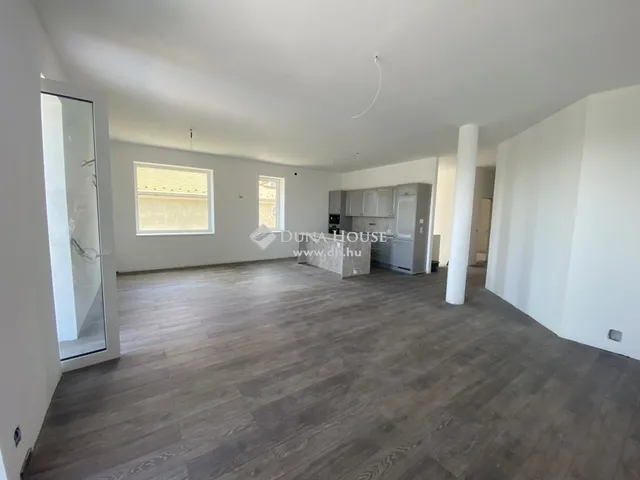 Eladó lakás Budapest III. kerület 185 nm