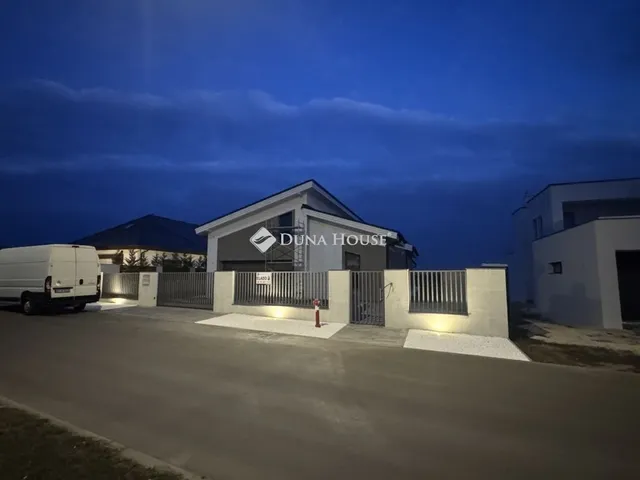 Eladó ház Budapest XVII. kerület 241 nm