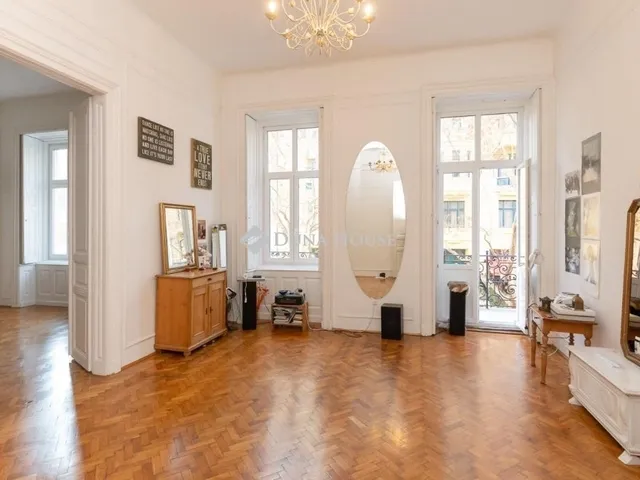Eladó lakás Budapest VI. kerület 82 nm