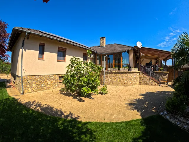 Eladó ház Polgárdi 307 nm