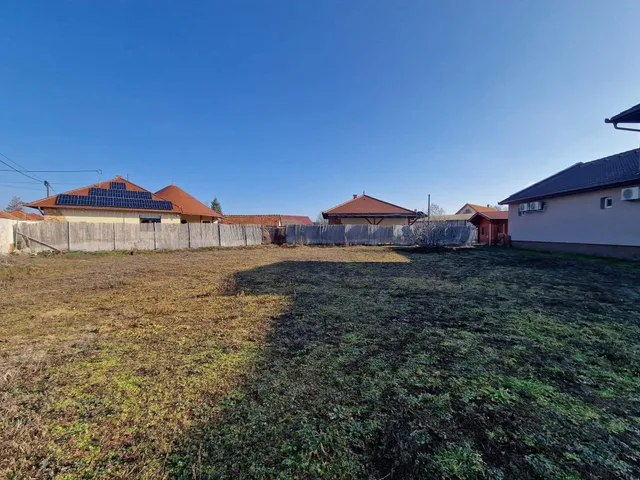 Eladó telek Kiskőrös 561 nm