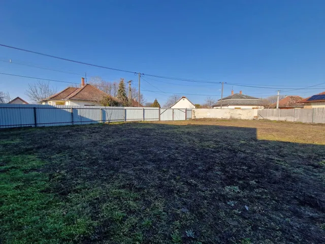 Eladó telek Kiskőrös 561 nm