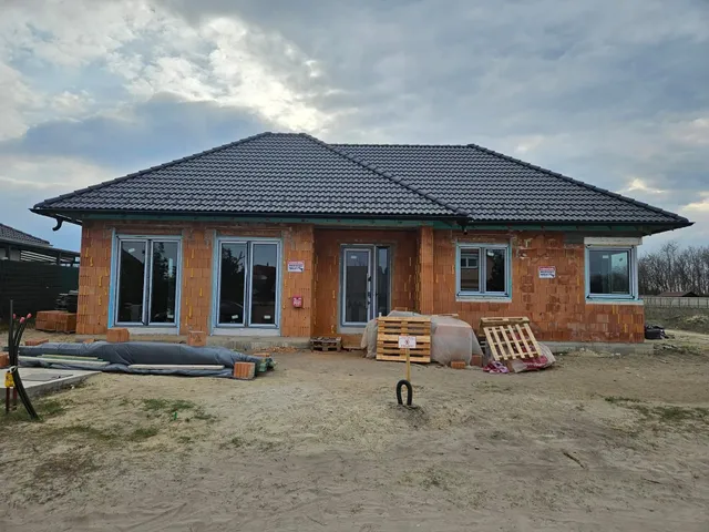 Eladó ház Kiskunhalas, Kertváros 94 nm