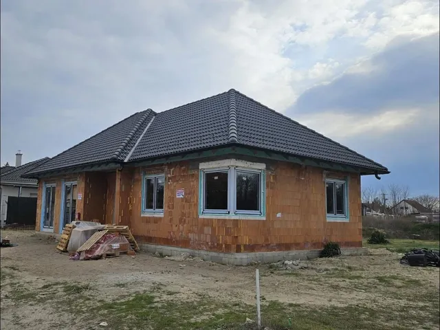 Eladó ház Kiskunhalas, Kertváros 94 nm