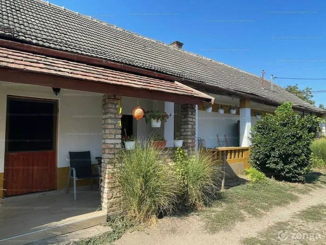 Eladó ház Baracs 90 nm