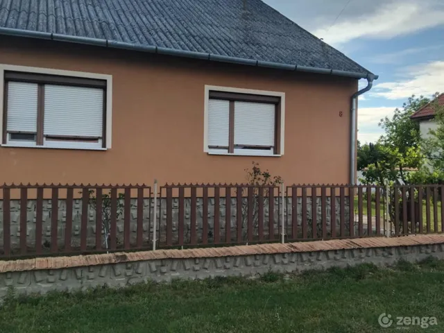 Eladó ház Gyóró 120 nm