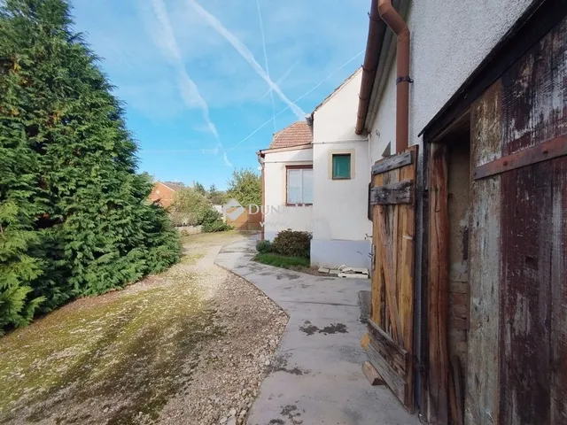 Eladó ház Und 85 nm