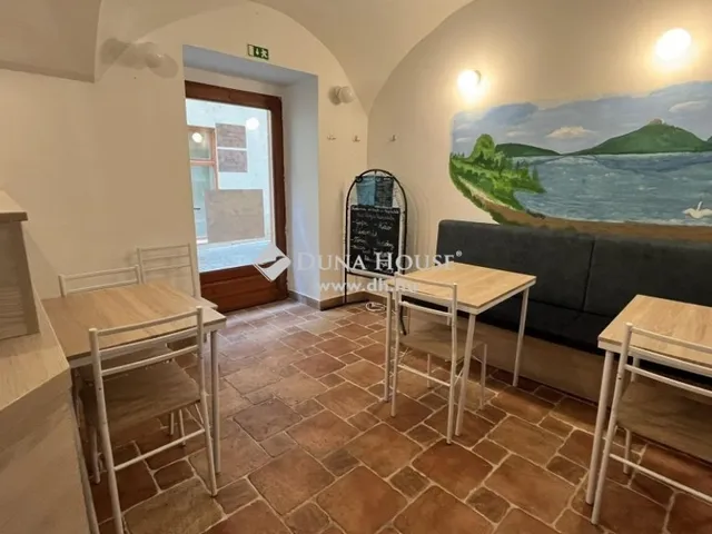 Eladó kereskedelmi és ipari ingatlan Szombathely 43 nm