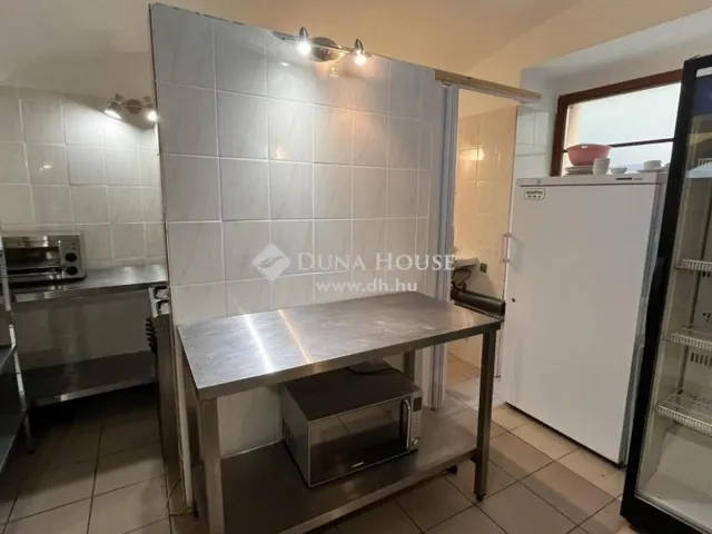 Eladó kereskedelmi és ipari ingatlan Szombathely 43 nm