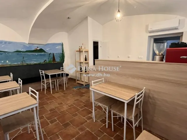 Eladó kereskedelmi és ipari ingatlan Szombathely 43 nm