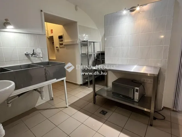 Eladó kereskedelmi és ipari ingatlan Szombathely 43 nm