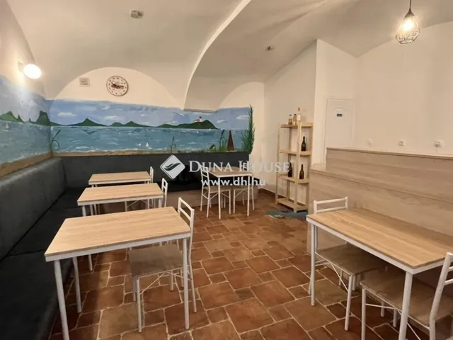 Eladó kereskedelmi és ipari ingatlan Szombathely 43 nm