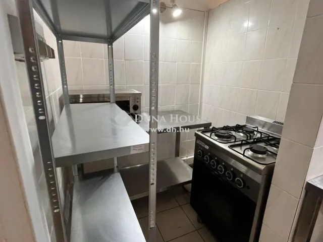 Eladó kereskedelmi és ipari ingatlan Szombathely 43 nm