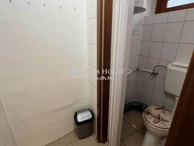 Eladó kereskedelmi és ipari ingatlan Szombathely 43 nm